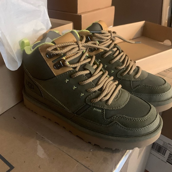 UGG Women's Highland Hi Heritage Sneaker Olive Green 6.5 - Picture 2 of 5